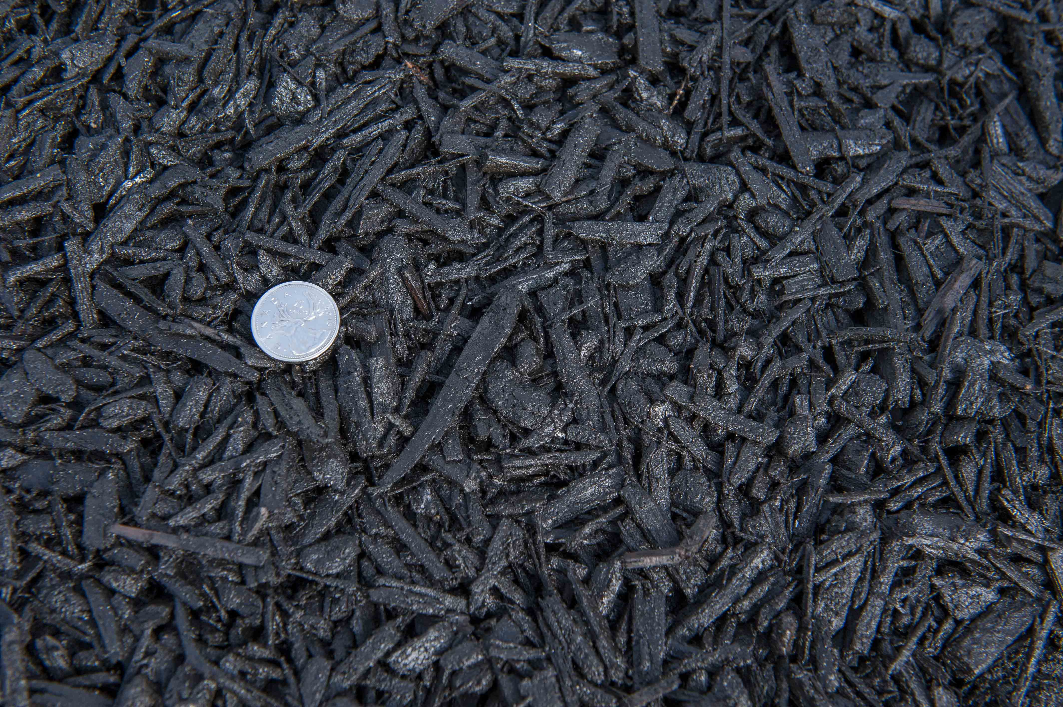 RD Landscaping Inc. Large Screened Black Mulch